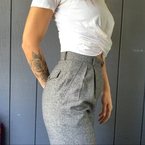 SOLD!!Vintage T.R. Bentley grey pinstripe pleated pant Sz 7/8 - Picture 5 of 6